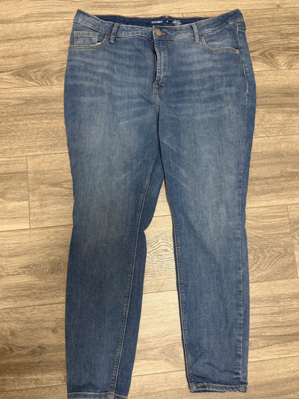 Old Navy Skinny Jeans in Medium Blue Wash